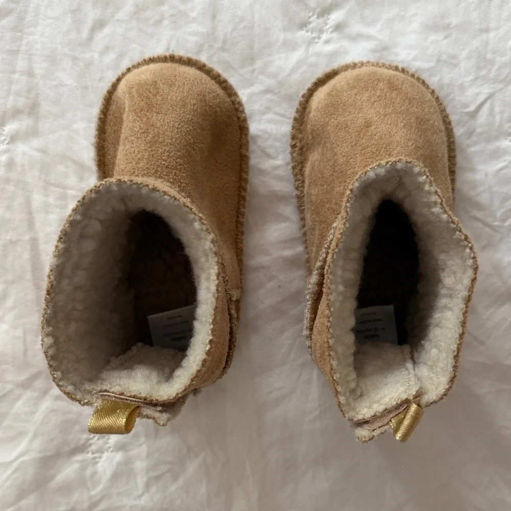 GAP Brown Kids Shoes size 6-12 months